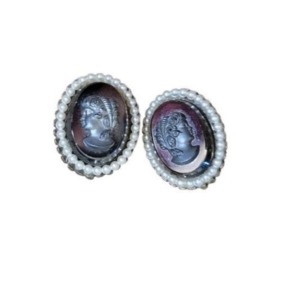 Vintage Black Glass Victorian Intaglio Carved Cameo Faux Pearl CLIP ON Earrings - Picture 6 of 7